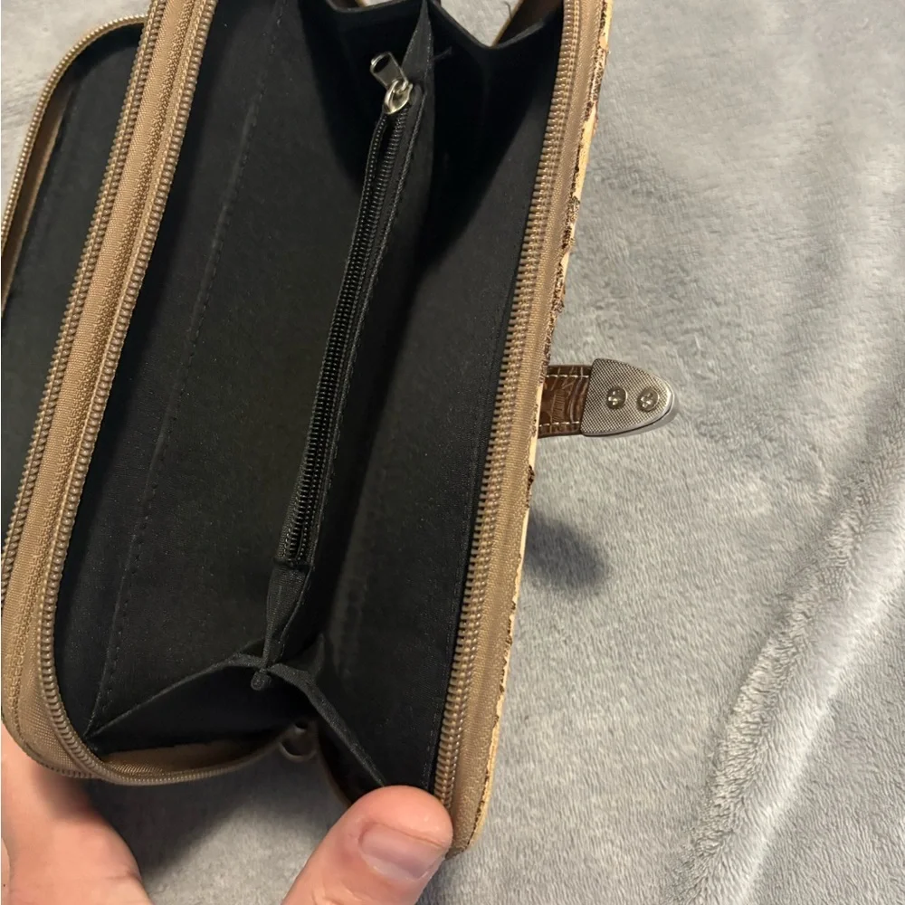 Vintage Brown Leather Clutch with Ornate Buckle - Picture 5 of 8